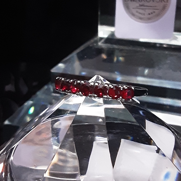 AUTH. SWAROVSKI ELEMENT GARNET RED BAND RING 9 - Picture 2 of 4